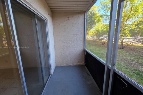 Condo in Lauderhill, Florida, 1 bedroom  № 1973391 - photo 13
