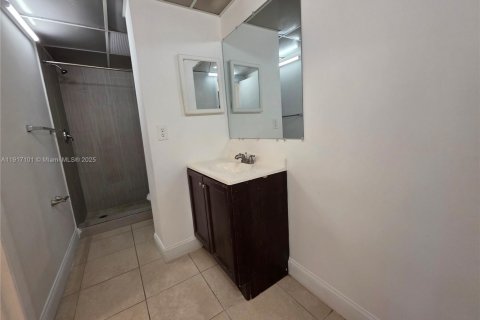 Condo in Lauderhill, Florida, 1 bedroom  № 1973391 - photo 12