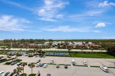Condo in Jensen Beach, Florida, 2 bedrooms  № 976346 - photo 1