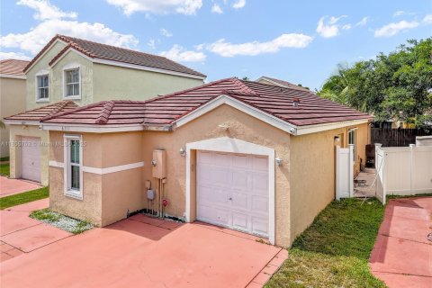 House in Margate, Florida 2 bedrooms, 88.07 sq.m. № 1880320 - photo 1