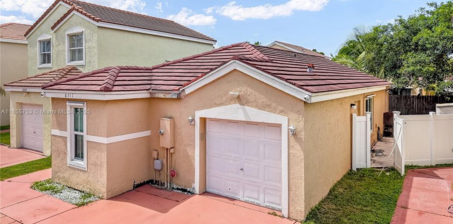House in Margate, Florida 2 bedrooms, 88.07 sq.m. № 1880320