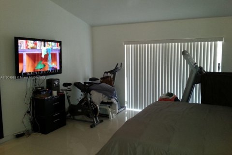 Adosado en alquiler en Miami, Florida, 2 dormitorios, 146.79 m2 № 2012102 - foto 10