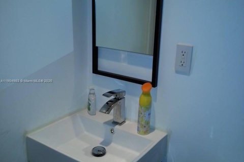 Adosado en alquiler en Miami, Florida, 2 dormitorios, 146.79 m2 № 2012102 - foto 14