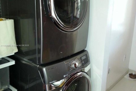 Adosado en alquiler en Miami, Florida, 2 dormitorios, 146.79 m2 № 2012102 - foto 6