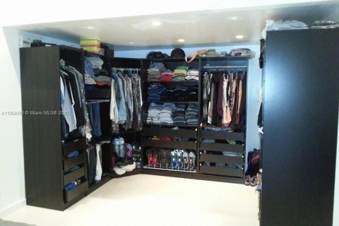Adosado en alquiler en Miami, Florida, 2 dormitorios, 146.79 m2 № 2012102 - foto 9