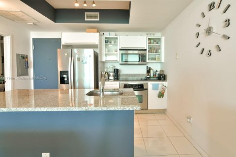 Condominio en venta en Miami, Florida, 1 dormitorio, 78.5 m2 № 2077080 - foto 5