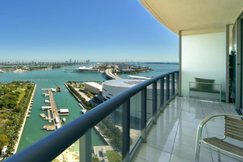 Condominio en venta en Miami, Florida, 1 dormitorio, 78.5 m2 № 2077080 - foto 2