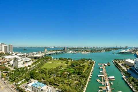 Condominio en Miami, Florida, 1 dormitorio  № 2077080