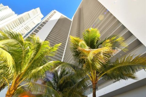 Condominio en venta en Miami, Florida, 1 dormitorio, 78.5 m2 № 2077080 - foto 24