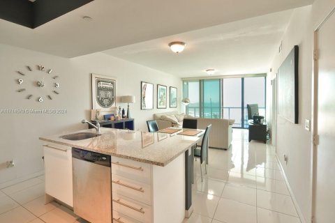 Condominio en venta en Miami, Florida, 1 dormitorio, 78.5 m2 № 2077080 - foto 4