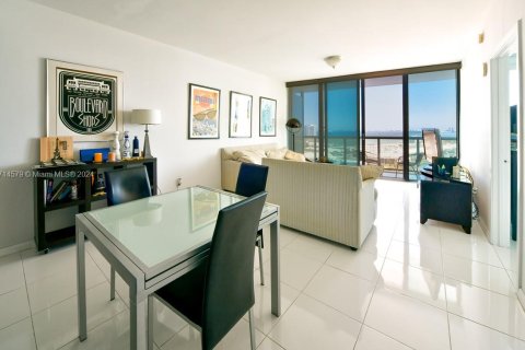 Condominio en venta en Miami, Florida, 1 dormitorio, 78.5 m2 № 2077080 - foto 3