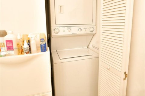 Condominio en venta en Miami, Florida, 1 dormitorio, 78.5 m2 № 2077080 - foto 10