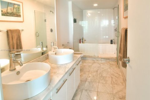 Condominio en venta en Miami, Florida, 1 dormitorio, 78.5 m2 № 2077080 - foto 8