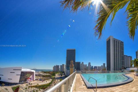 Condominio en venta en Miami, Florida, 1 dormitorio, 78.5 m2 № 2077080 - foto 13