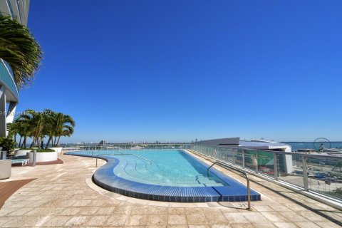 Condominio en venta en Miami, Florida, 1 dormitorio, 78.5 m2 № 2077080 - foto 12
