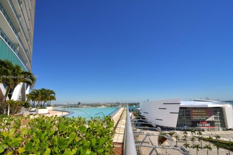 Condominio en venta en Miami, Florida, 1 dormitorio, 78.5 m2 № 2077080 - foto 15