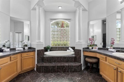 Villa ou maison à vendre à Tampa, Floride: 5 chambres, 325.16 m2 № 2284260 - photo 21