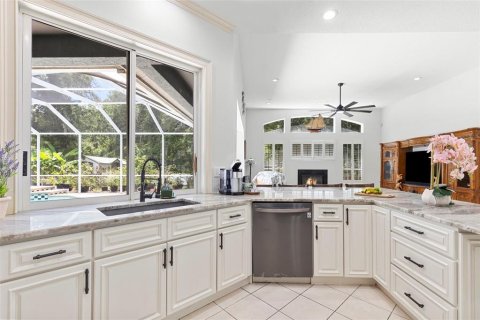 Villa ou maison à vendre à Tampa, Floride: 5 chambres, 325.16 m2 № 2284260 - photo 3