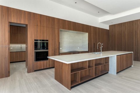 Casa en venta en Miami, Florida, 6 dormitorios, 1128.95 m2 № 2173652 - foto 8