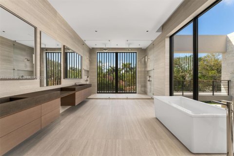 Casa en venta en Miami, Florida, 6 dormitorios, 1128.95 m2 № 2173652 - foto 19