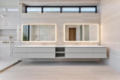 Casa en venta en Miami, Florida, 6 dormitorios, 1128.95 m2 № 2173652 - foto 24