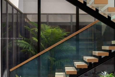 Casa en venta en Miami, Florida, 6 dormitorios, 1128.95 m2 № 2173652 - foto 12