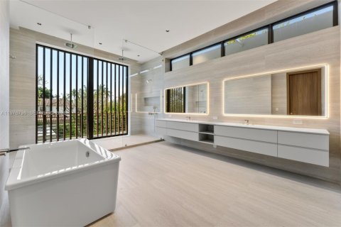 Casa en venta en Miami, Florida, 6 dormitorios, 1128.95 m2 № 2173652 - foto 23