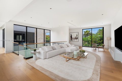 Casa en venta en Miami, Florida, 6 dormitorios, 1128.95 m2 № 2173652 - foto 13