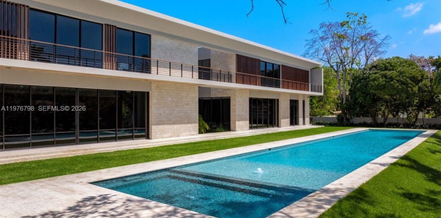 Casa en Miami, Florida 6 dormitorios, 1128.95 m2 № 2173652