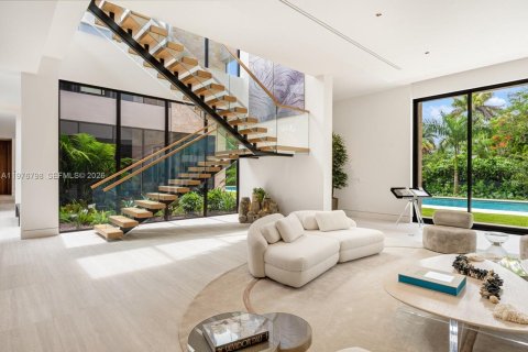 Casa en venta en Miami, Florida, 6 dormitorios, 1128.95 m2 № 2173652 - foto 10