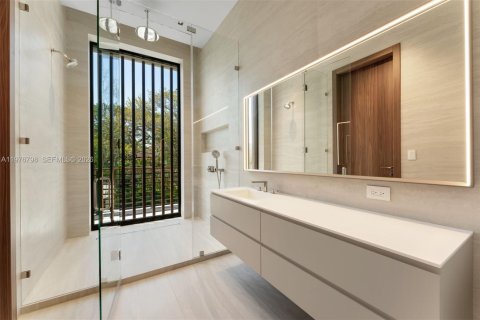 Casa en venta en Miami, Florida, 6 dormitorios, 1128.95 m2 № 2173652 - foto 29