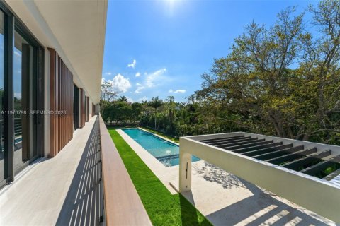 Casa en venta en Miami, Florida, 6 dormitorios, 1128.95 m2 № 2173652 - foto 28