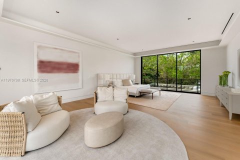 Casa en venta en Miami, Florida, 6 dormitorios, 1128.95 m2 № 2173652 - foto 21