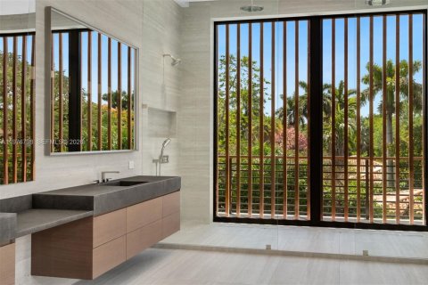 Casa en venta en Miami, Florida, 6 dormitorios, 1128.95 m2 № 2173652 - foto 18