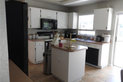 House in Tampa, Florida 3 bedrooms, 203.83 sq.m. № 1815962 - photo 5