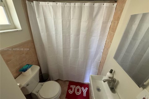 Immobilier commercial à louer à Miami, Floride: 28.8 m2 № 1995672 - photo 7