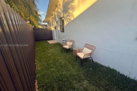 Immobilier commercial à louer à Miami, Floride: 28.8 m2 № 1995672 - photo 2