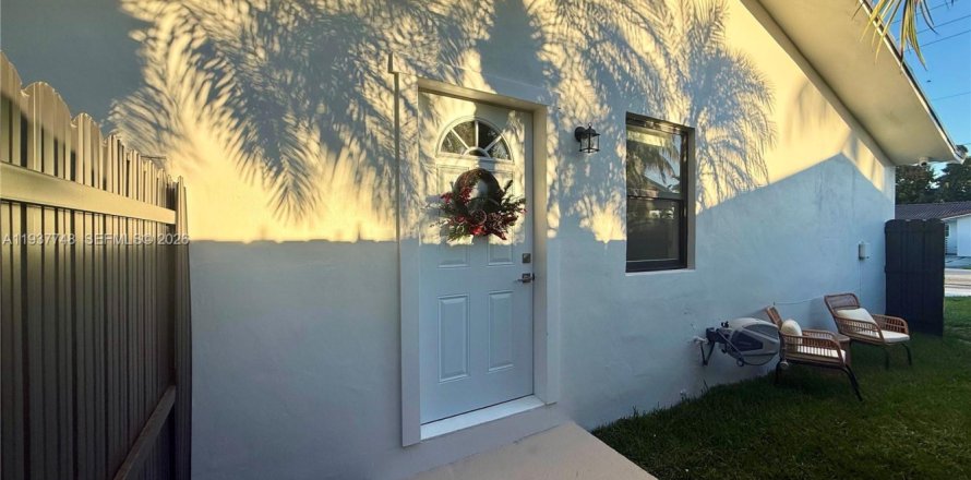 Immobilier commercial à Miami, Floride 28.8 m2 № 1995672