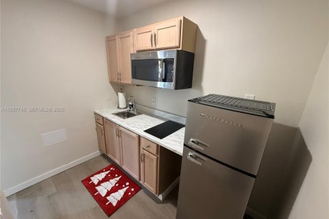 Immobilier commercial à louer à Miami, Floride: 28.8 m2 № 1995672 - photo 9