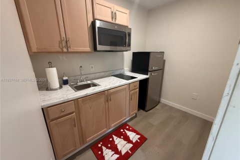Immobilier commercial à louer à Miami, Floride: 28.8 m2 № 1995672 - photo 8