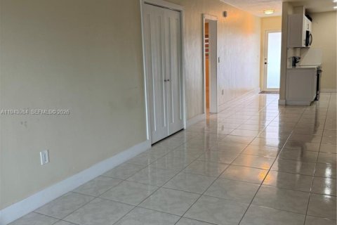 Купить кондоминиум в Майами, Флорида 1 спальня, 61.32м2, № 2054597 - фото 3