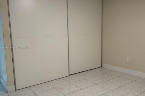 Купить кондоминиум в Майами, Флорида 1 спальня, 61.32м2, № 2054597 - фото 15