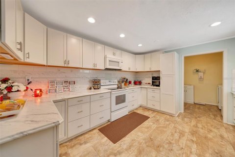 House in Beverly Hills, Florida 3 bedrooms, 158.4 sq.m. № 1749252 - photo 14