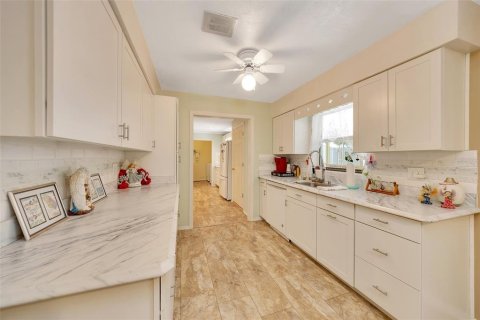 House in Beverly Hills, Florida 3 bedrooms, 158.4 sq.m. № 1749252 - photo 12