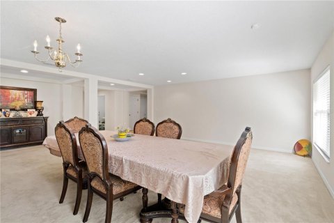 House in Apopka, Florida 4 bedrooms, 257.62 sq.m. № 1805552 - photo 10