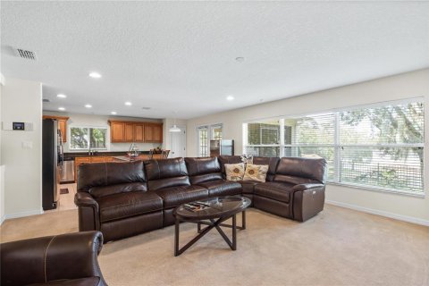 House in Apopka, Florida 4 bedrooms, 257.62 sq.m. № 1805552 - photo 14