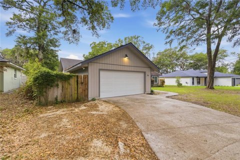 House in Ocala, Florida 4 bedrooms, 175.12 sq.m. № 2213567 - photo 2