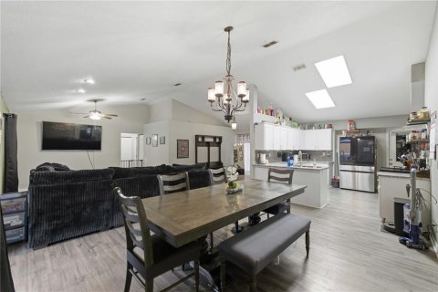 House in Ocala, Florida 4 bedrooms, 175.12 sq.m. № 2213567 - photo 9