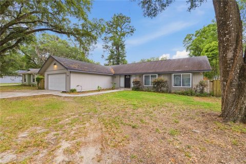 House in Ocala, Florida 4 bedrooms, 175.12 sq.m. № 2213567 - photo 3