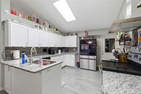 House in Ocala, Florida 4 bedrooms, 175.12 sq.m. № 2213567 - photo 10